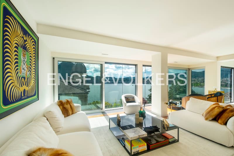 Penthouse di prestigio con vista sul lago (2)