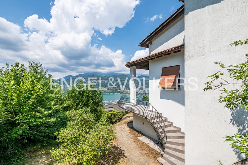 Villa da ristrutturare con vista lago (7)