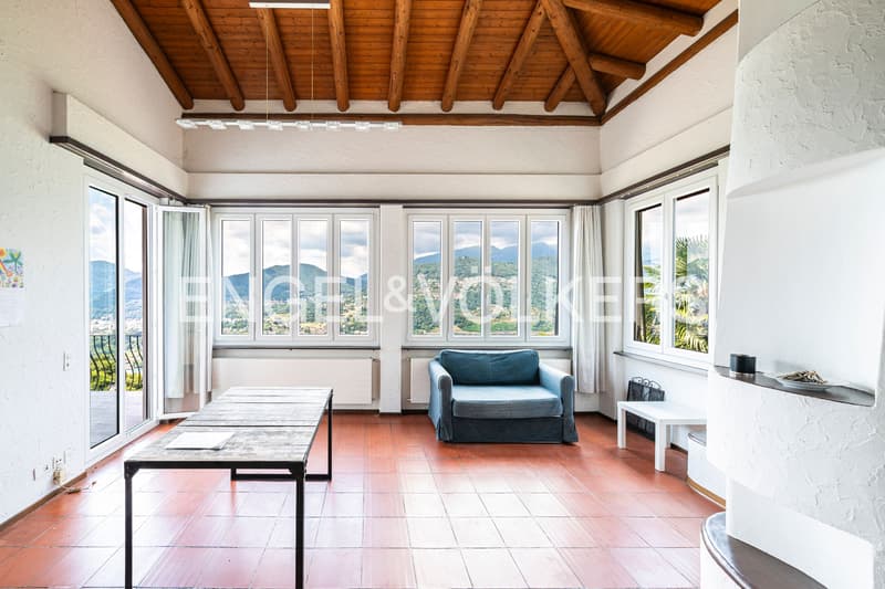 Villa da ristrutturare con vista lago (3)