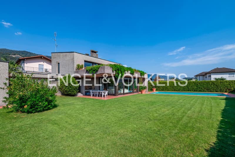 Villa con piscina e grande potenziale (2)