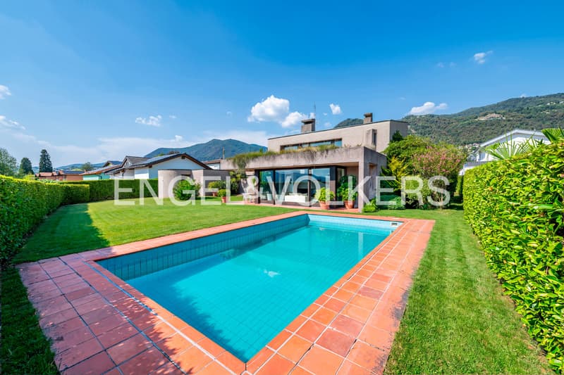 Villa con piscina e grande potenziale (1)