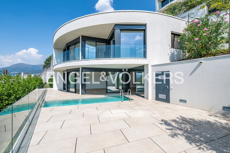 Villa soleggiata con piscina e vista aperta (13)