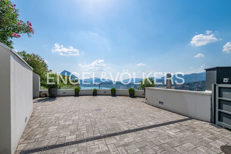 Villa soleggiata con piscina e vista aperta (3)