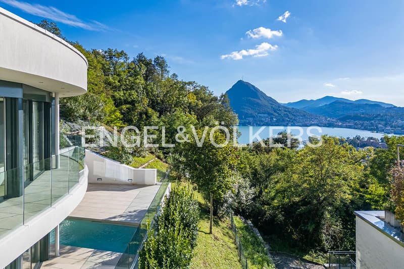 Villa soleggiata con piscina e vista aperta (13)