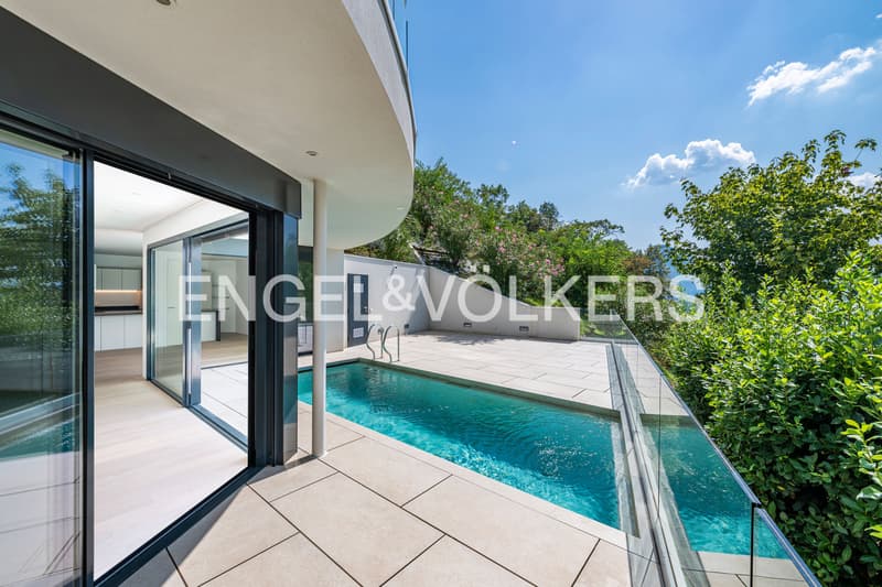 Villa soleggiata con piscina e vista aperta (12)