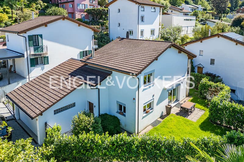 Casa familiare con giardino luminoso (10)
