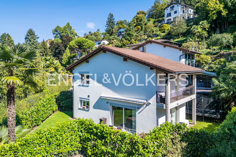 Casa familiare con giardino luminoso (11)