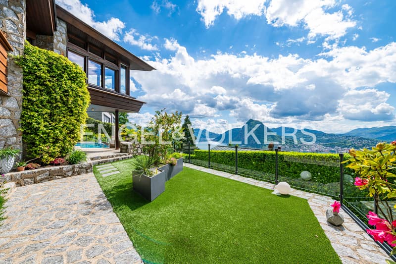 Esclusiva villa di design con vista lago e piscina (2)