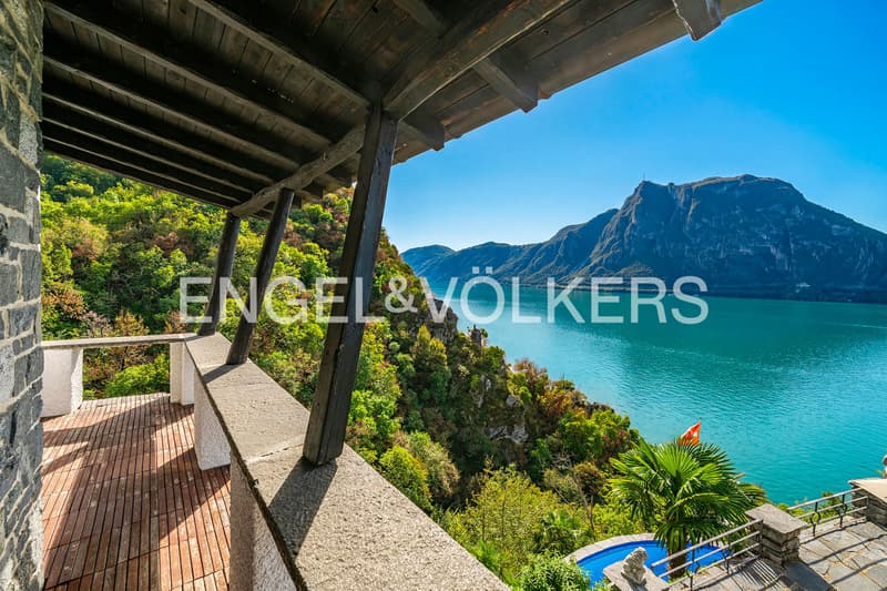 Casa panoramica con vista lago e barca (11)