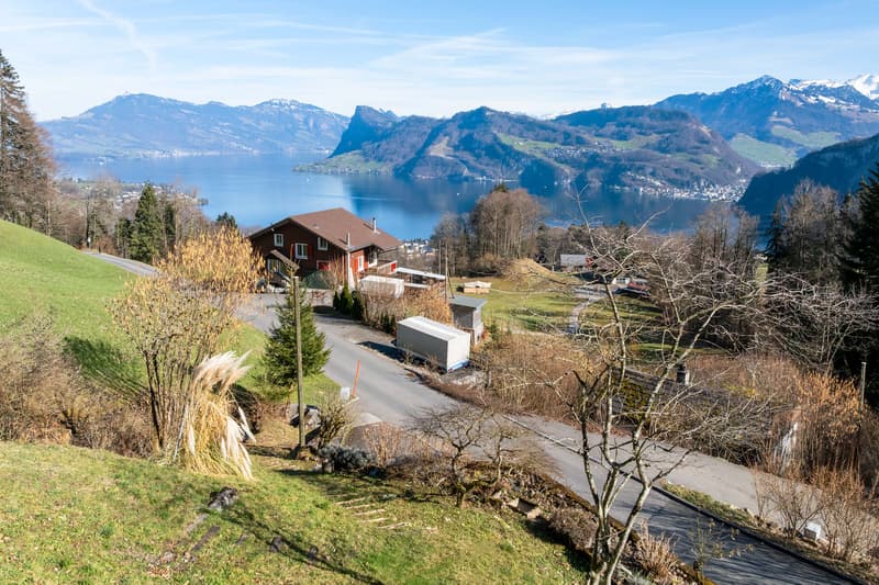 Terrain unique avec vue imprenable sur le lac et les montagnes (1)