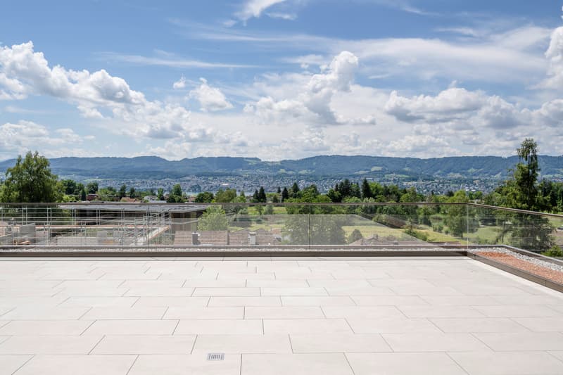 Exklusives Penthouse mit Dachterrasse & Panoramablick auf See & Berge (6)