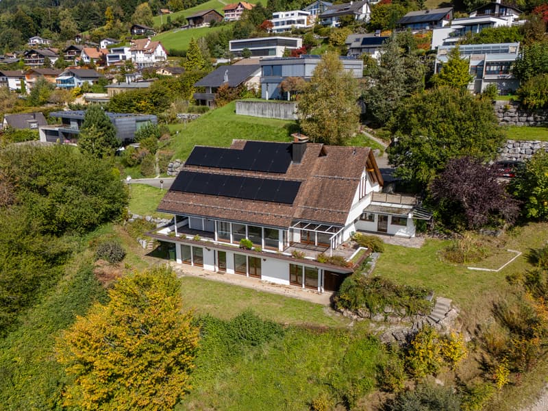 Beeindruckende Landhausvilla mit bewilligtem Umgebungsprojekt (5)