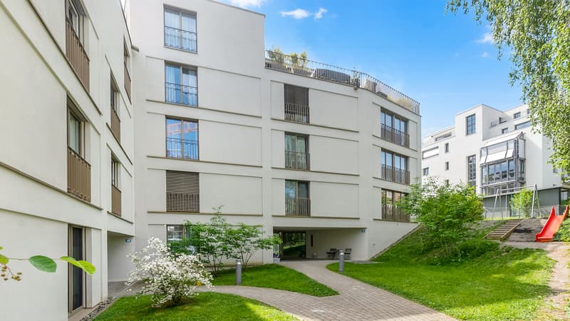 Modern & Elegant - Living in a Prime Location in Zurich-Wollishofen (5)