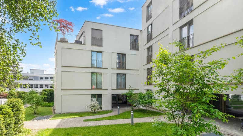 Modern & Elegant - Living in a Prime Location in Zurich-Wollishofen (4)
