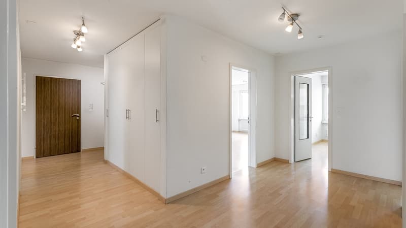 Helle 5.5-Zimmer-Wohnung mit Südwest-Balkon und Blick ins Grüne (4)