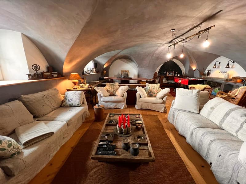Exclusive, unique 4.5-room first-floor apartment in Sent. (3)