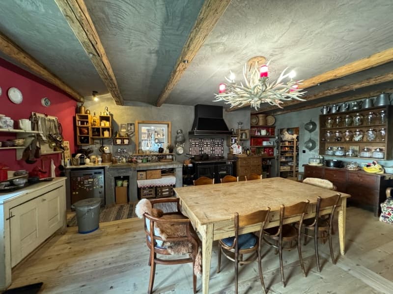Exclusive, unique 4.5-room first-floor apartment in Sent. (2)