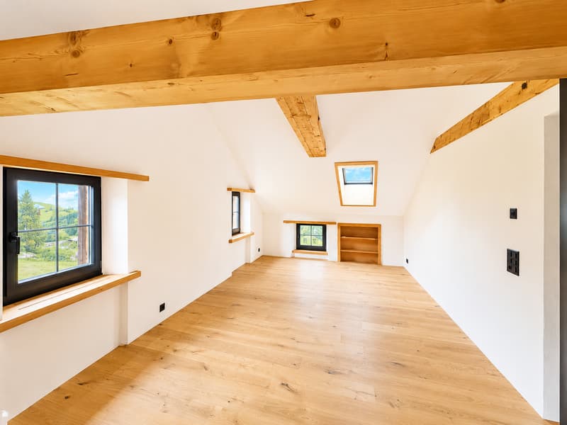Alpine Eleganz über den Dächern von Tarasp: Historisches Juwel mit Sch (2)