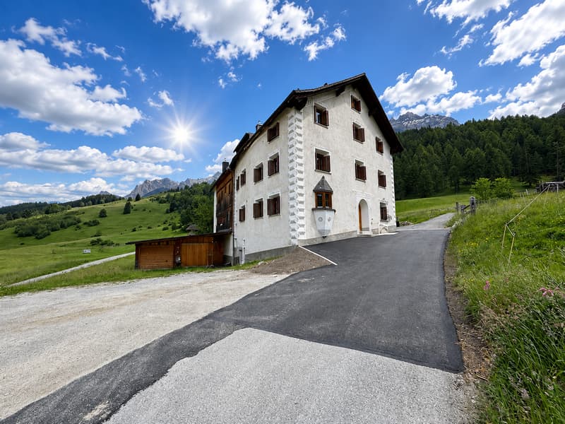 Alpine Eleganz über den Dächern von Tarasp: Historisches Juwel mit Sch (6)