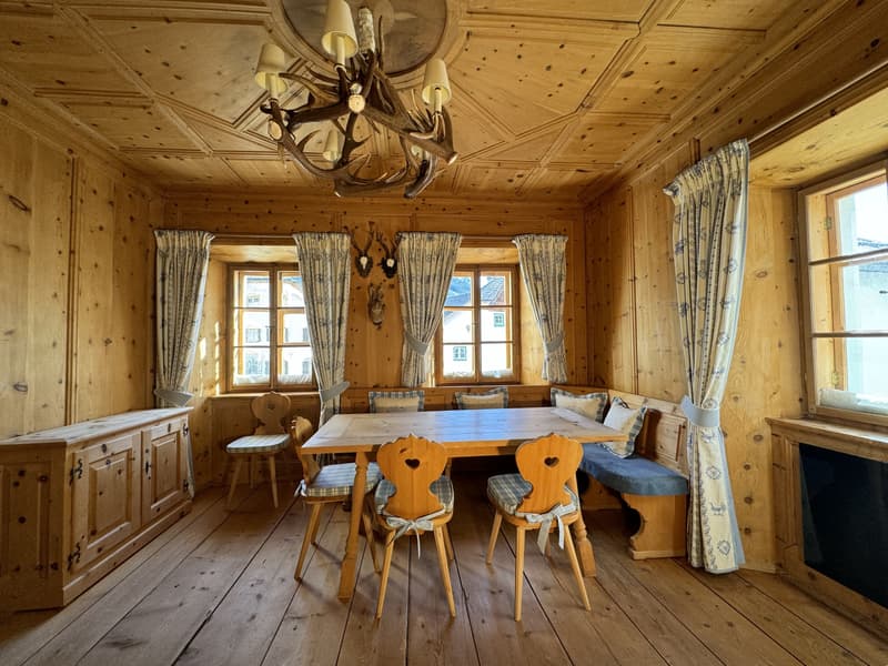 Historisches Juwel trifft Moderne: Luxuriöses Engadinerhaus in Scuol (3)
