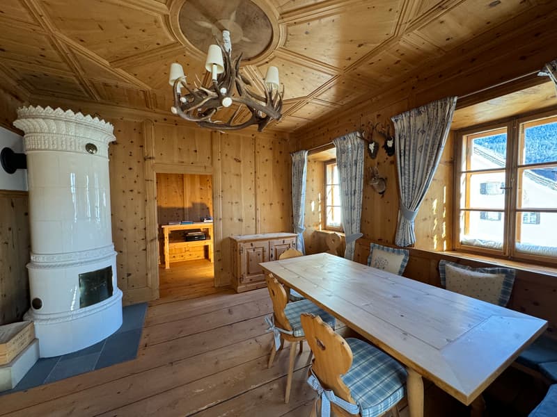 Historisches Juwel trifft Moderne: Luxuriöses Engadinerhaus in Scuol (5)