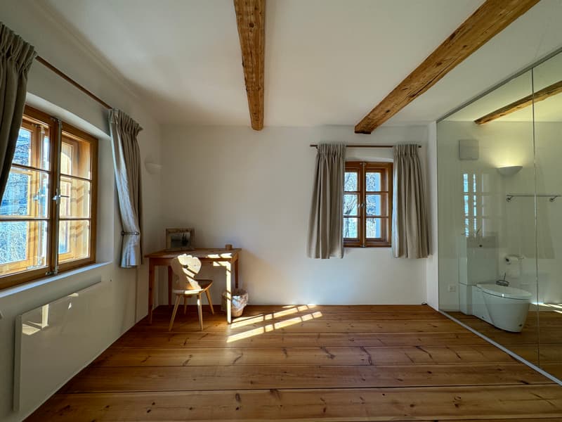Historisches Juwel trifft Moderne: Luxuriöses Engadinerhaus in Scuol (9)