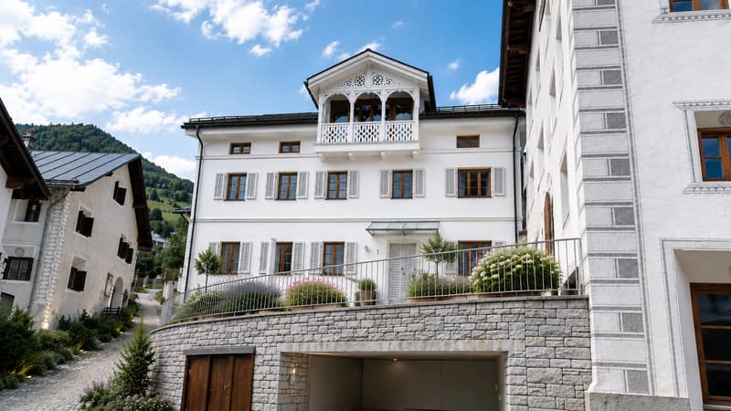 Historisches Juwel trifft Moderne: Luxuriöses Engadinerhaus in Scuol (2)