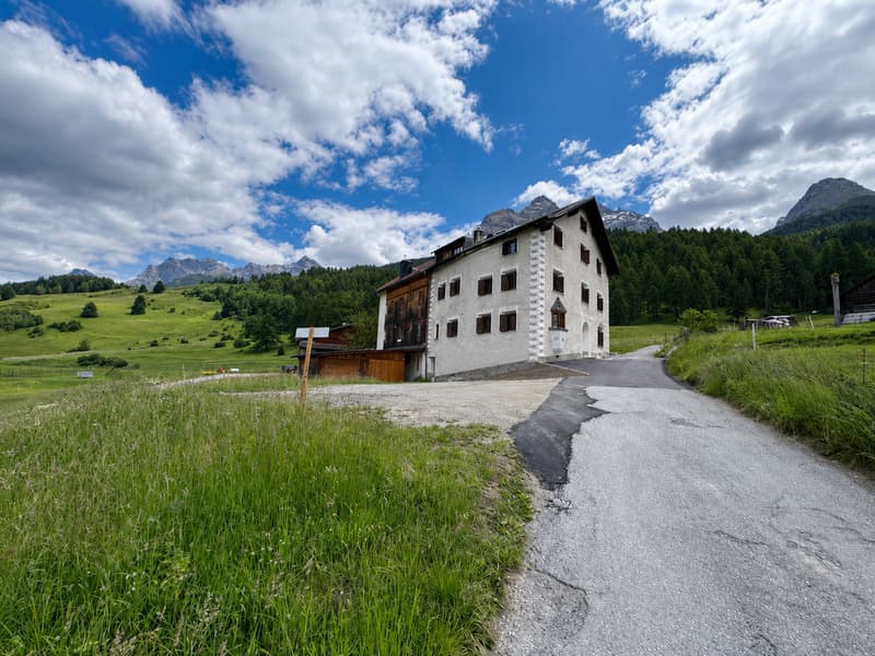Schlossblick inklusive: Historisches Juwel in Tarasps bester Lage (9)