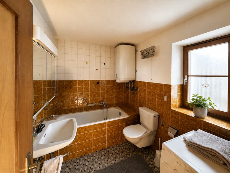 Alpine Idylle in Tschlin: Grosszügiges Engadinerhaus mit Stall (7)