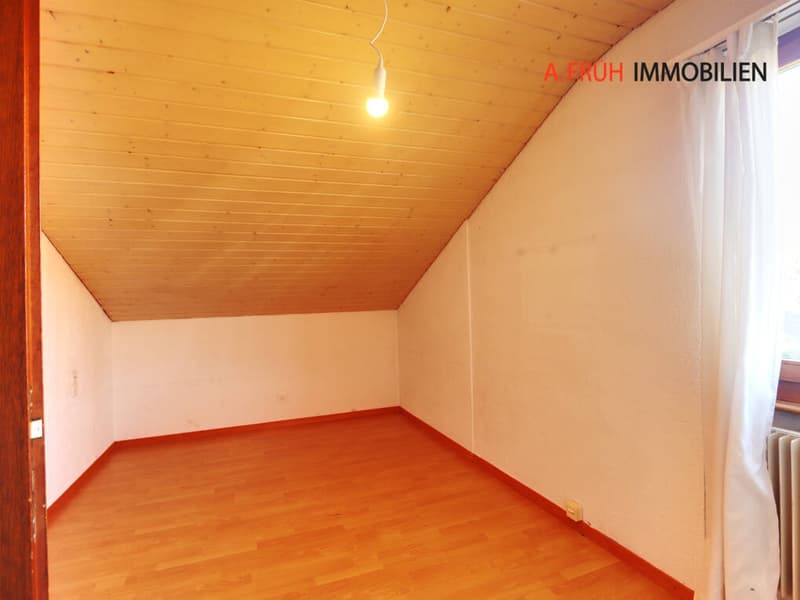 Funktionales Kinderzimmer und grosszügiges Familienbad