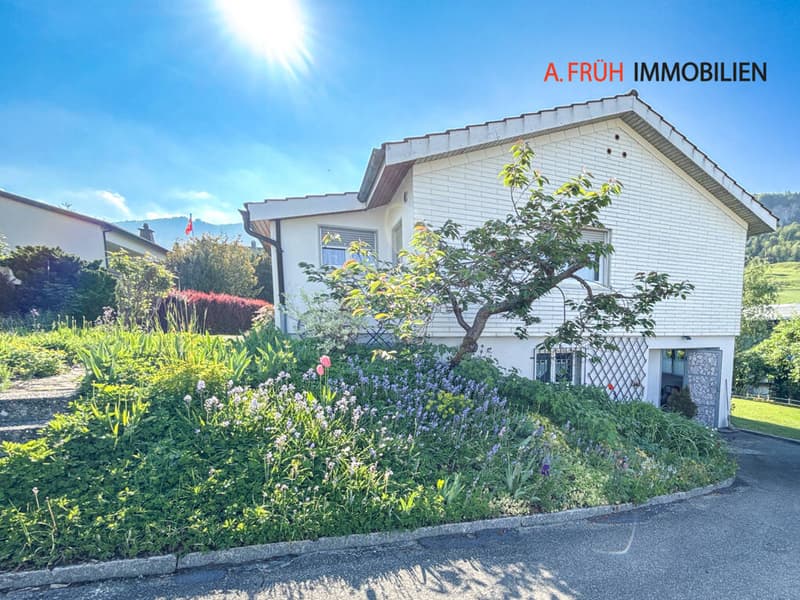 Charming Home: Detached Single-Family House in a Natural Setting (3)