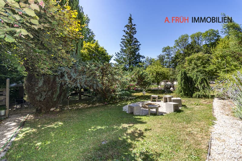 Garten mit Grillstelle