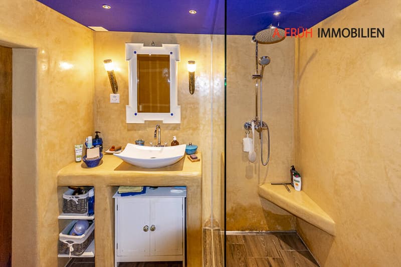 Badezimmer mit Dusche