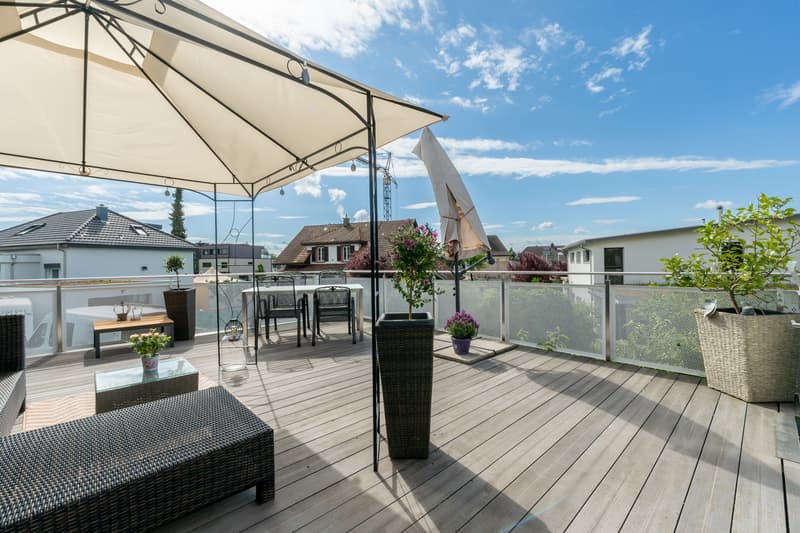 Detached home with flexible room usage (4)