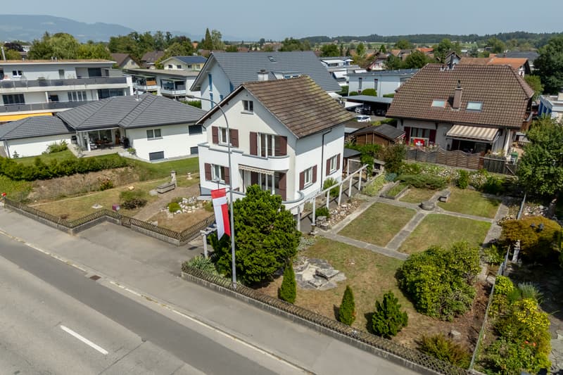 Freistehendes Haus mit Potenzial (1)