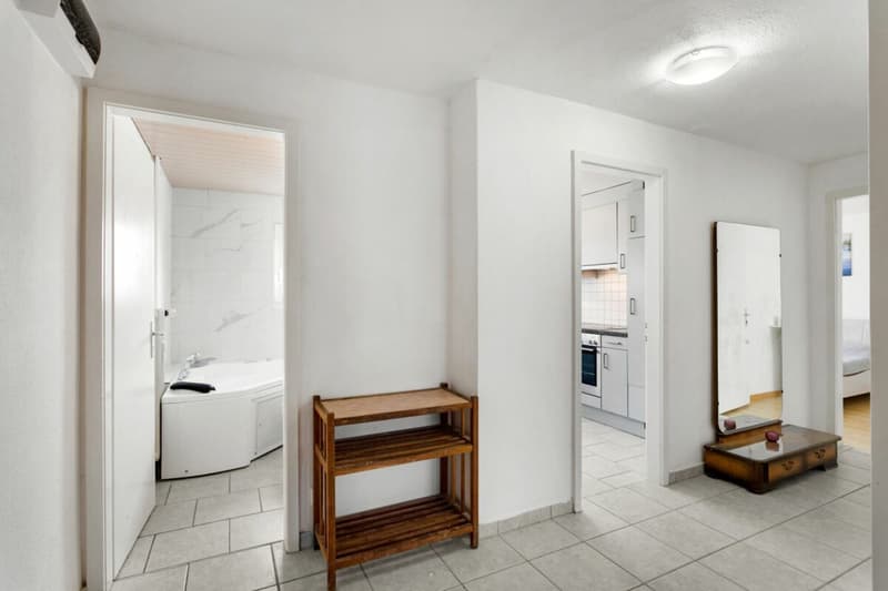 4-Bedroom Apartment with Balcony & Outdoor Parking in Salmsach (4)
