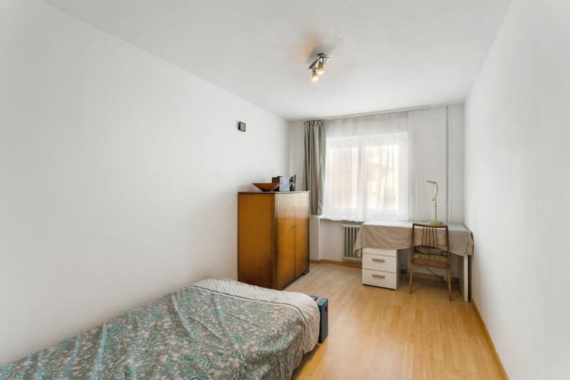 4-Bedroom Apartment with Balcony & Outdoor Parking in Salmsach (14)