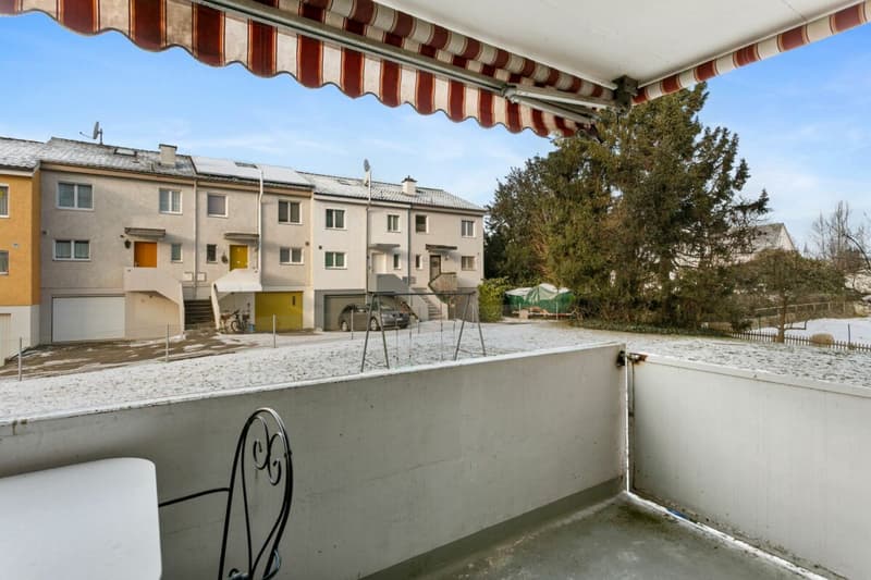 4-Bedroom Apartment with Balcony & Outdoor Parking in Salmsach (17)