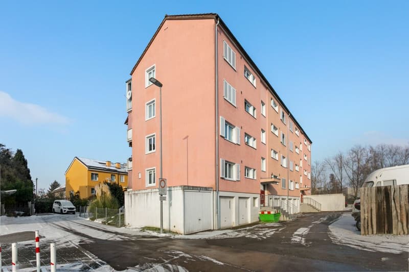 4-Bedroom Apartment with Balcony & Outdoor Parking in Salmsach (19)