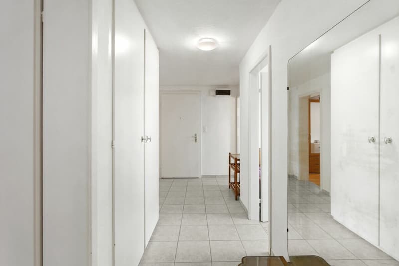 4-Bedroom Apartment with Balcony & Outdoor Parking in Salmsach (3)
