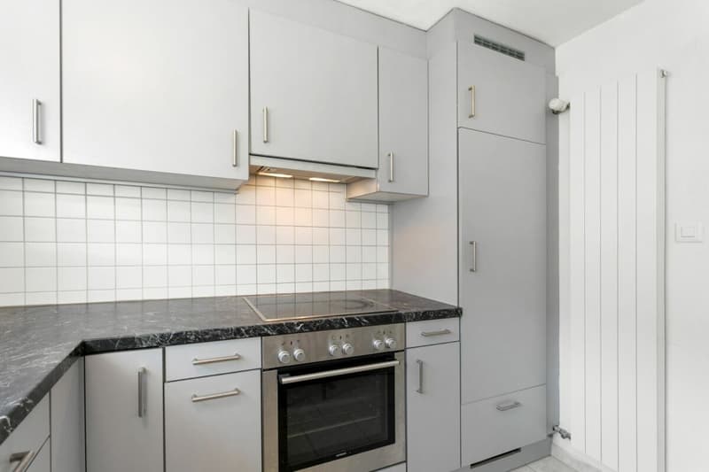 4-Bedroom Apartment with Balcony & Outdoor Parking in Salmsach (11)
