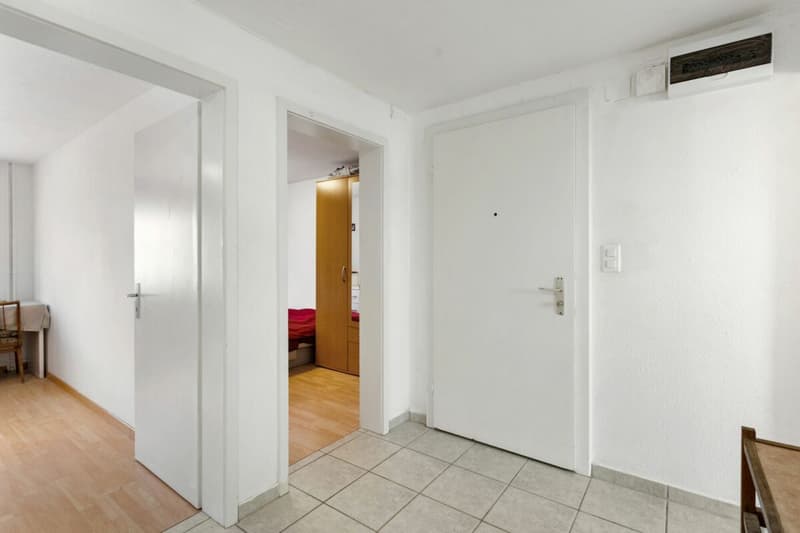 4-Bedroom Apartment with Balcony & Outdoor Parking in Salmsach (2)