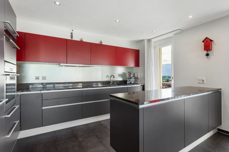 Appartement attractif 4.5 pièces avec terrasse spacieuse, garage et parking extérieur (4)