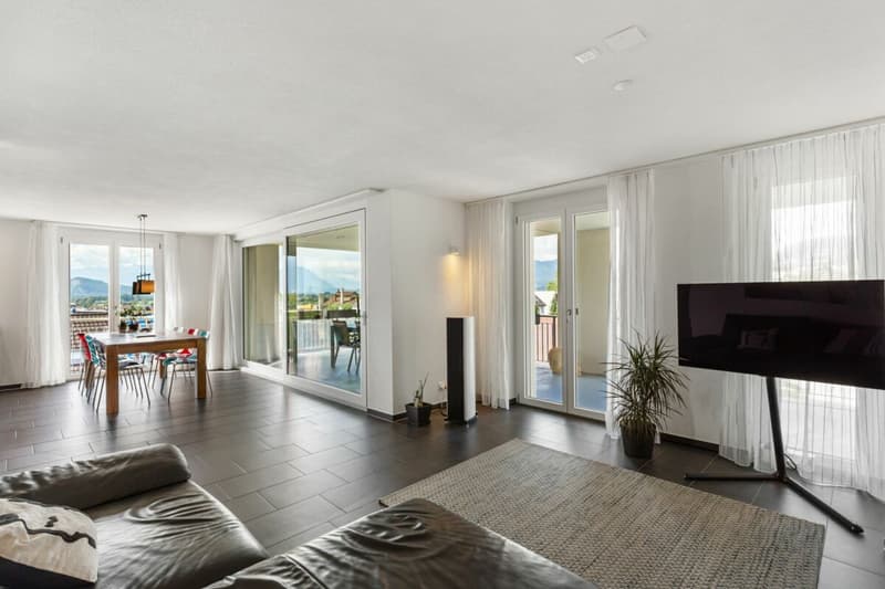 Appartement attractif 4.5 pièces avec terrasse spacieuse, garage et parking extérieur (3)