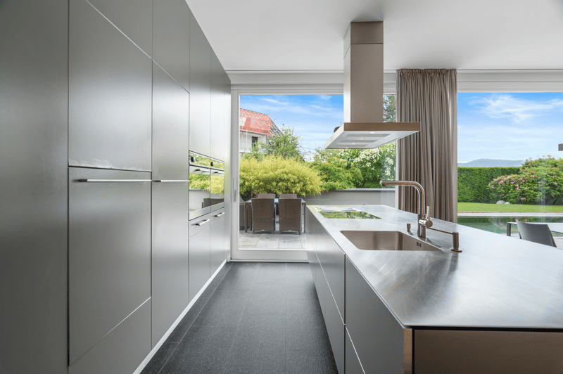 Spacious living in Hirzel with pool - ideal location near Zug and golf (9)