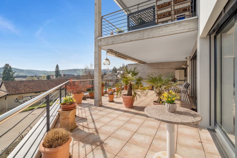 Bright and spacious ownership apartment with a far-reaching view in Birmensdorf (1)
