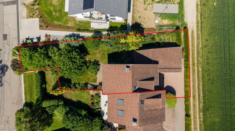 Attraente casa a schiera con grande potenziale e giardino unico (2)