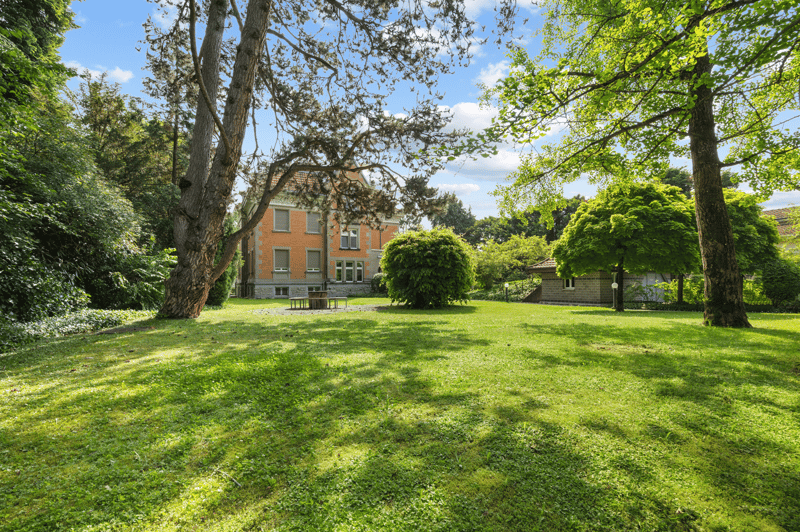 EXCLUSIVE 5.5-ROOM APARTMENT WITH LAKE VIEW IN OBERRIEDEN (1)