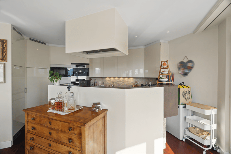 EXCLUSIVE 5.5-ROOM APARTMENT WITH LAKE VIEW IN OBERRIEDEN (4)