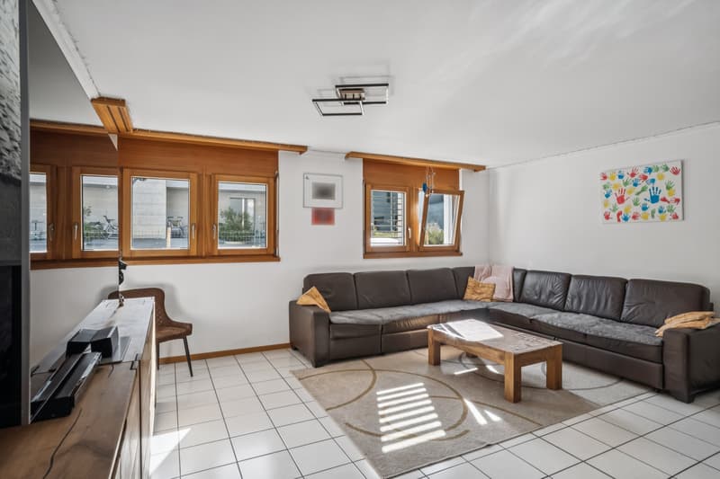 Appartement confortable de 4,5 pièces dans le quartier de villas attractif de Raron (3)